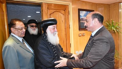 وفد كنائسي يقدم التهنئة لمحافظ أسوان الجديد (صور)