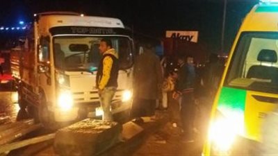 مصرع طفل وإصابة والدته في حادث على الطريق الزراعي