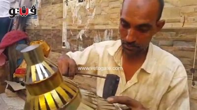 أقدم صانع فوانيس بكفرالشيخ: عشقي للمهنة جعلني أترك المدرسة (فيديو وصور)