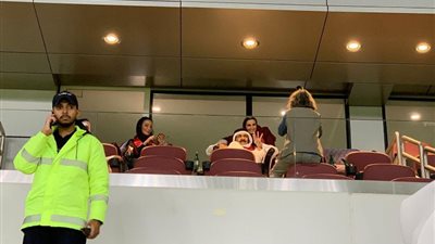 قطر والإمارات.. حمد وموزا يحتفلان في المدرجات (فيديو)