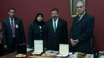 ضبط ٢ كيلو و٢٣ جنيه ذهب بحوزة يمنية بمطار القاهرة