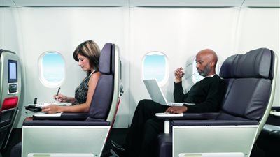 4 مهام للمسافر على متن الطائرة.. الامتثال لتعليمات طاقم الضيافة تطبيقا لمبدأ السلامة.. إغلاق الهاتف وقت الإقلاع... الإلتزام بالمقعد المخصص..وإهمال الإرشادات يعرضه للمسائلة القانونية