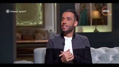 كيف أصبح مرض البهاق سبب سعادة الفنان رامي جمال؟