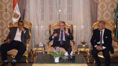 محافظ المنيا يؤكد ضرورة التواصل مع المواطنين وتكثيف حملات التفتيش والرقابة