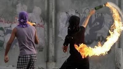 «الإرهابية» تحرق أحياء القاهرة في ذكرى فض «رابعة».. إشعال النيران في مبنى بحي عين شمس.. الاعتداء على موظف بـ«البساتين».. اقتحام مبنى رئاسة حي حلوان.. وإلقاء شماريخ على مب