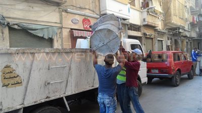 بالصور.. جمرك الإسكندرية يتحفظ على مواد ومعدات للمباني المخالفة