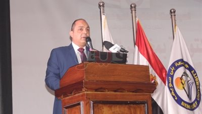 إيقاف أستاذين جامعيين ببني سويف عن العمل لاحتواء كتابين على إيحاءات جنسية