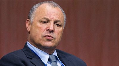 هاني أبو ريدة يسلم درع نهائي الكأس.. غدا