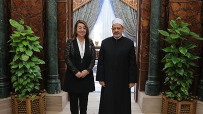 وزيرة التضامن تلتقي شيخ الأزهر وتشيد بجهود المؤسسة في خدمة المحتاجين