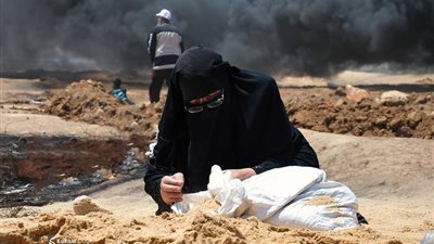 «عساكر إسرائيل» ترقص على جثث أسود فلسطين.. مسيرة العودة تشبث بالأرض ورفض للمحتل.. 28 شهيدا ضحية نقل سفارة أمريكا إلى القدس حتى الآن.. دماء الشهداء توثق النكبة الثانية.. والمنطقة على حافة الا