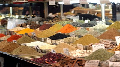 التحفظ على مخزن طحن توابل مجهولة المصدر في أبو النمرس