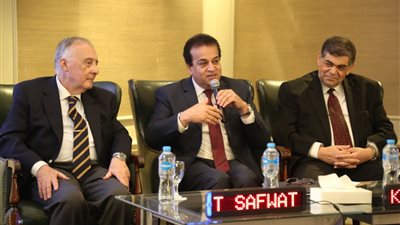 وزير التعليم العالي يطلق مبادرة جامعة بدون تدخين