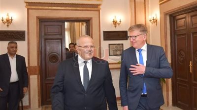 رئيس جامعة القاهرة يبحث سبل التعاون مع سفير الاتحاد الأوروبي