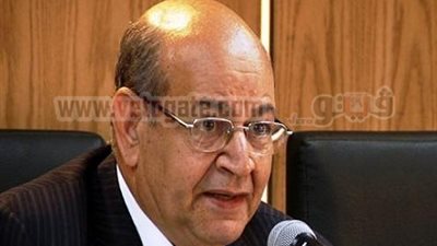 محافظ الجيزة يطالب رؤساء الأحياء بالاهتمام بالنظافة