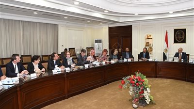 وزير الإسكان يناقش مع شركاء التنمية الأوروبيين رؤية قطاع المياه