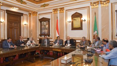 الخشت يرأس أول اجتماع لمركز الدعم النفسي بجامعة القاهرة للتصدي للانتحار