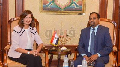 وزيرة الهجرة تبحث شكوى 75 طالبًا مصريًا في ماليزيا