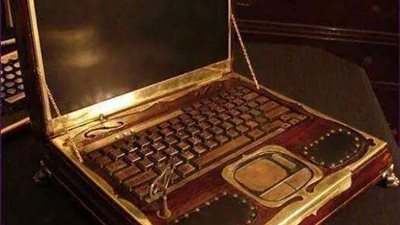 بالصور.. حقيقة اقتناء الملك فاروق «لاب توب»!