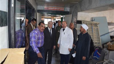 محافظ المنيا يتفقد مستشفى التأمين الصحي ويوجه بتوفير جهاز قسطرة القلب