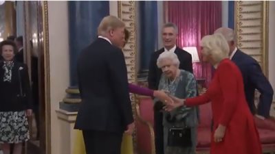 ابنة ملكة بريطانيا ترفض مصافحة ترامب (فيديو)