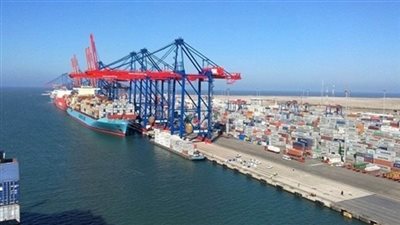 استعداد مكثف بميناء الإسكندرية لاستقبال ١٠ جرارات سكك حديدية