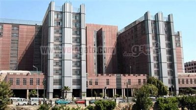 طب «القصر العيني» تتحدى رئيس الجامعة وتستفتي على اللائحة غدًا