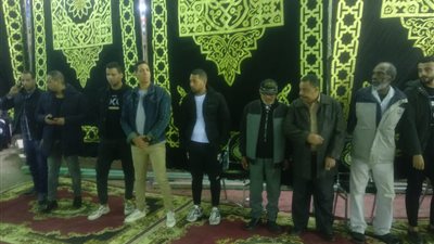 بدء عزاء شعبان عبد الرحيم بجوار منزله في شارع فيصل (صور)