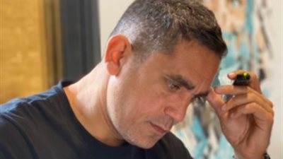 أمير كرارة يتخلى عن شنبه من أجل 