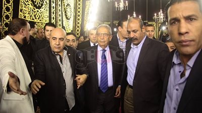 عمرو موسى يصل عزاء شعبان عبد الرحيم (صور)