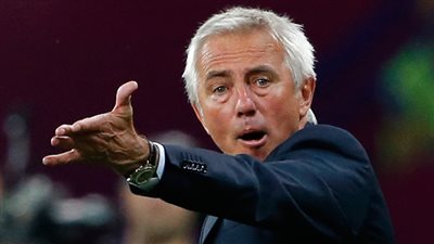 إقالة الهولندي مارفيك من تدريب منتخب الإمارات