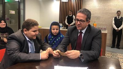 حلمه أن يكون عالم آثار.. 