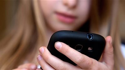 احذري.. تطبيقات الألعاب تستنزف وقت ومال طفلك