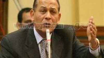 أنور السادات يصل مكتب النائب العام للقاء المستشار عبد المجيد محمود