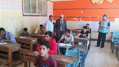 مدير تعليم البحيرة يتفقد لجان الإعدادية بوادي النطرون