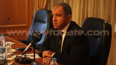 الخميس.. وزير الصناعة يلتقي 