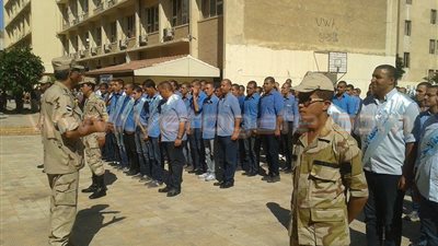 بالصور.. شباب جامعة الإسكندرية يشاركون في تجميل المجمع النظري