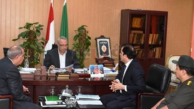 محافظ الشرقية يتابع أعمال إنشاء مستشفى الطوارئ بمنطقة الشوبك (صور)