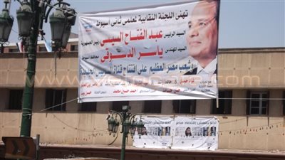 بالفيديو والصور.. شاشات عرض بث فيديوهات حول قناة السويس بأسيوط