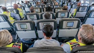 تجدد الجدل في ألمانيا بشأن رفع الحظر عن ترحيل اللاجئين السوريين