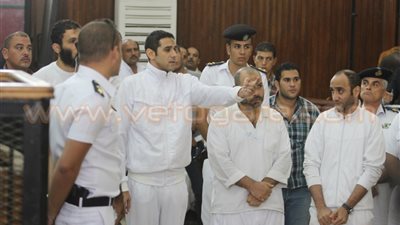 بالصور..تأجيل محاكمة حبارة فى