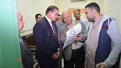 رئيس جامعة سوهاج يتابع تطوير قسمي الكلى وجراحة القلب (صور)