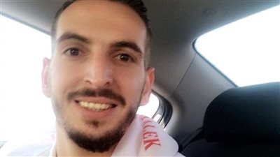 مؤيد العجان يصل برج العرب لحضور نهائي كأس مصر (صورة)