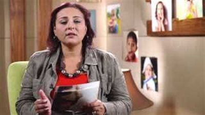 بالفيديو.. تعرفي على طريقة تدريب طفلك على دخول الحمام