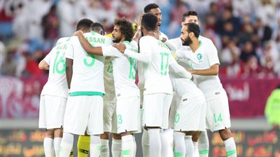 السعودية تهزم قطر وتصعد لنهائي خليجي 24