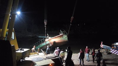 رفع كوبري الصندل المنهار بقناة طنطا الملاحية (صور)