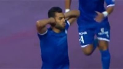 جماهير الزمالك تقذف صاحب هدف سموحة بزجاجات المياه