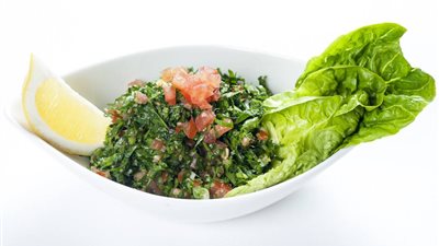 طريقة عمل تبولة السبانخ