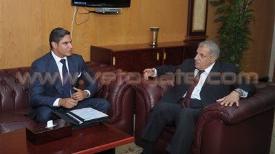بالصور.. محلب يلتقي أبو هشيمة بعد تبرعه بـ 50 مليون جنيه