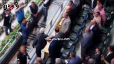 عناق حار يجمع مرتضى منصور وفرج عامر قبل نهائي كأس مصر