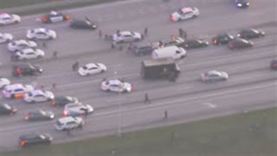 سقوط 4 قتلى.. لحظة مطاردة الشرطة الأمريكية للصوص المجوهرات في فلوريدا (فيديو)